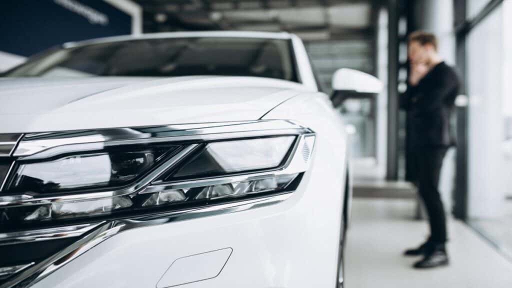 Carro de luxo x carro popular: como o IPVA impacta o custo de propriedade a longo prazo? Carro de luxo x carro popular: como o IPVA impacta o custo de propriedade a longo prazo?